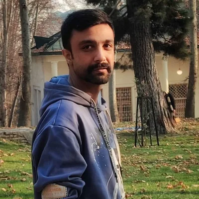 عکس آرمان علی‌قنبری — تیم اجرایی فرانت‌چپتر